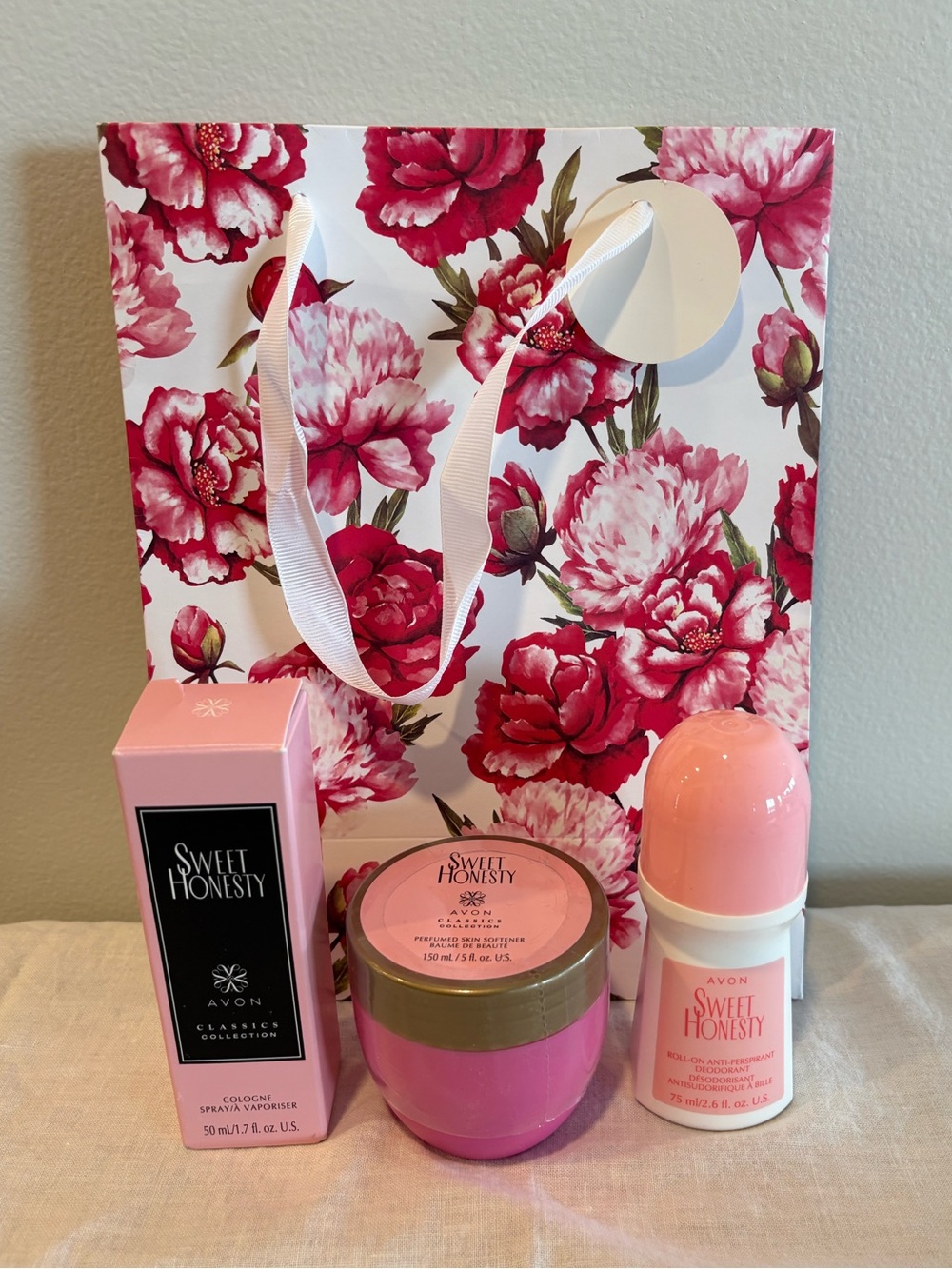 Avon Sweet Honesty Skin Softener, Deodorant, Cologne Spray & Gift Bag NEW